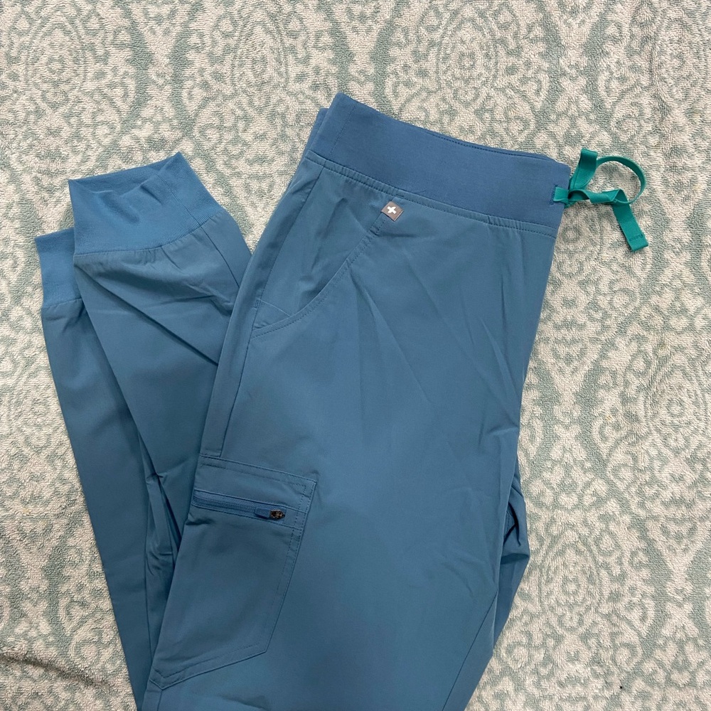Figs women’s Cool Blue in FreeX Zamora jogger